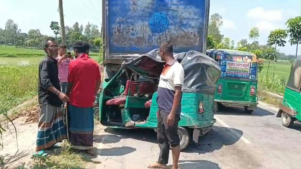 বগুড়ায় ট্রাক-অটোরিকশা সংঘর্ষে বাবা-ছেলেসহ নিহত ৩